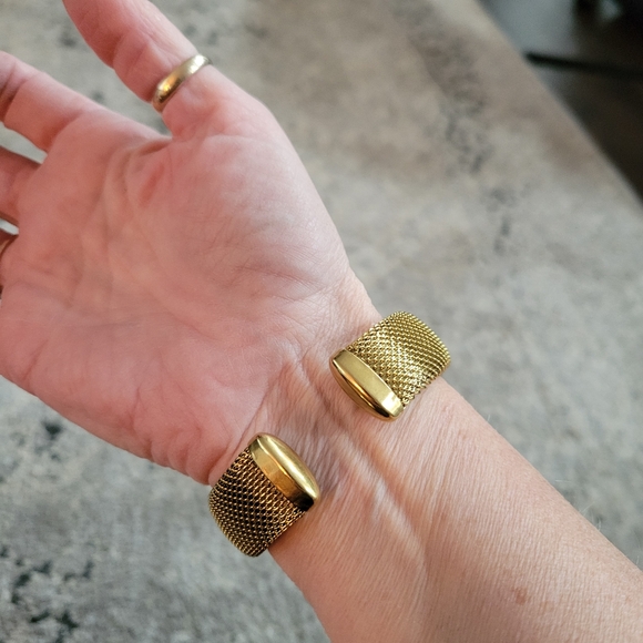 Lot of 2 Cuff Bracelets Mesh Filigree Designs - Picture 4 of 10